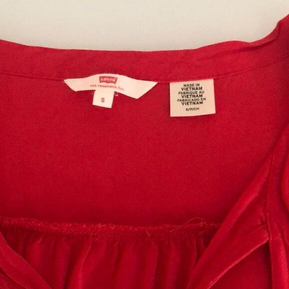 Levi’s host pick ⭐️ Red Long Sleeve Blouse - Picture 8 of 10